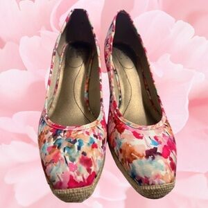 Life Stride Pink White Blue Floral Watercolor Cork Wedge Slip On High Heels 10M